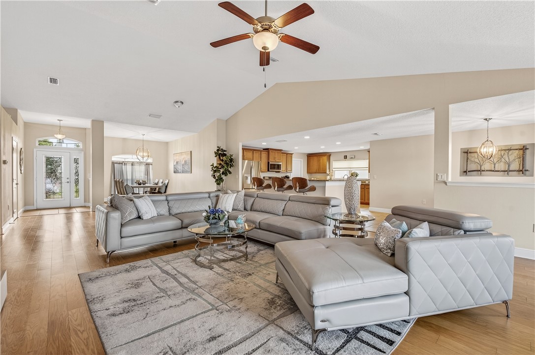 1332 Scarlet Oak Circle
