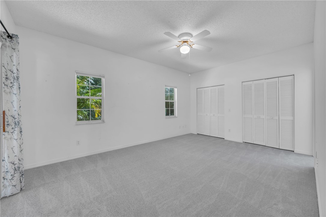 374 Hawthorne Lane