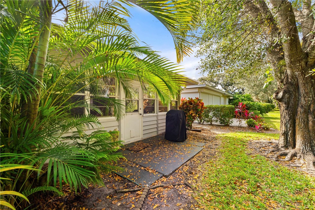 374 Hawthorne Lane