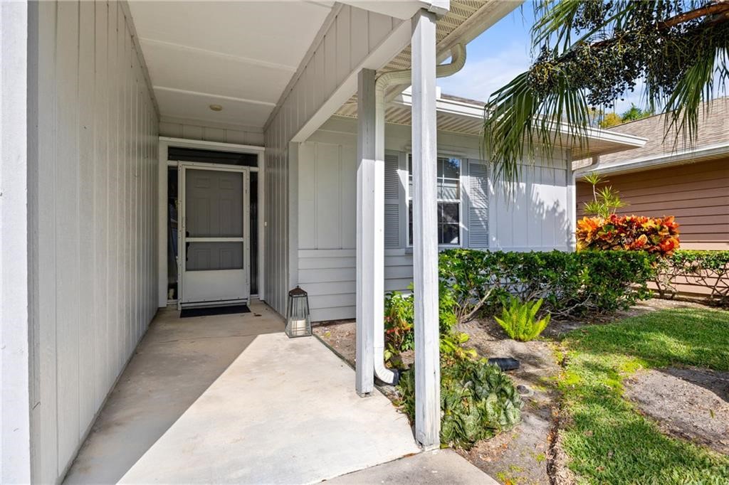 374 Hawthorne Lane