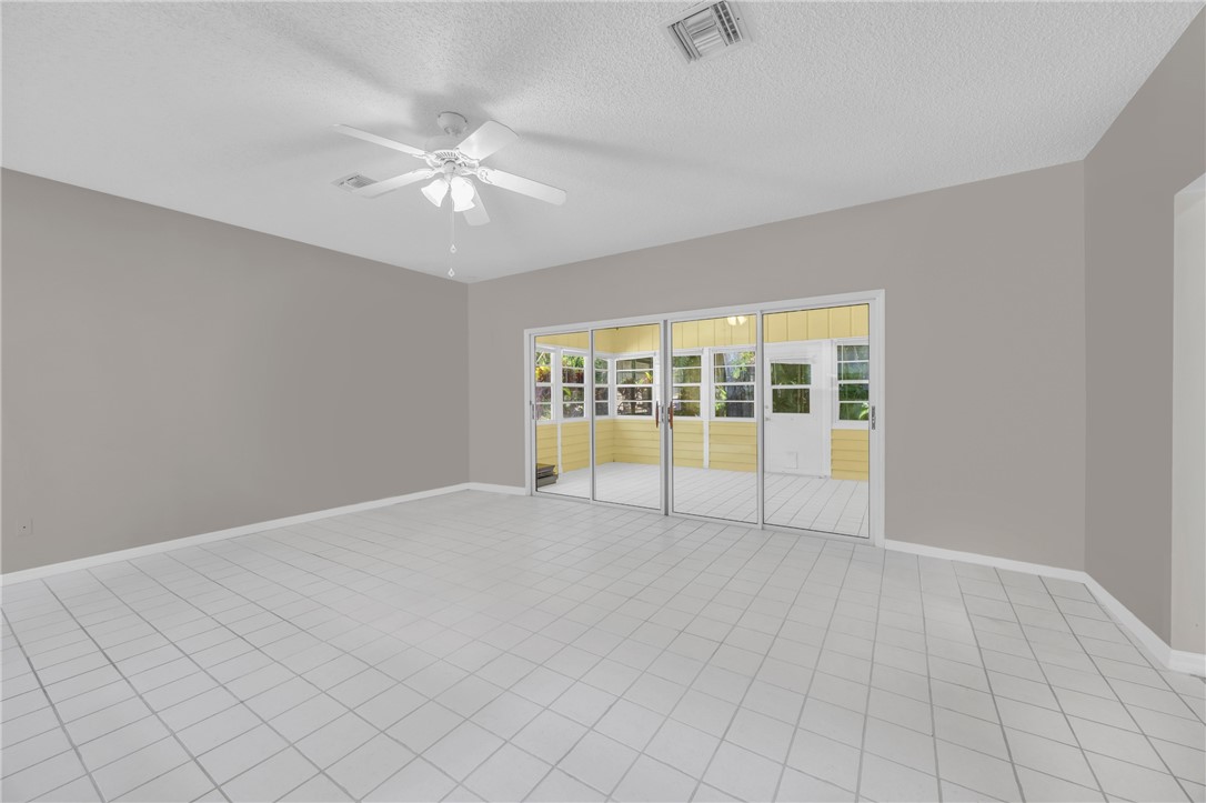 374 Hawthorne Lane