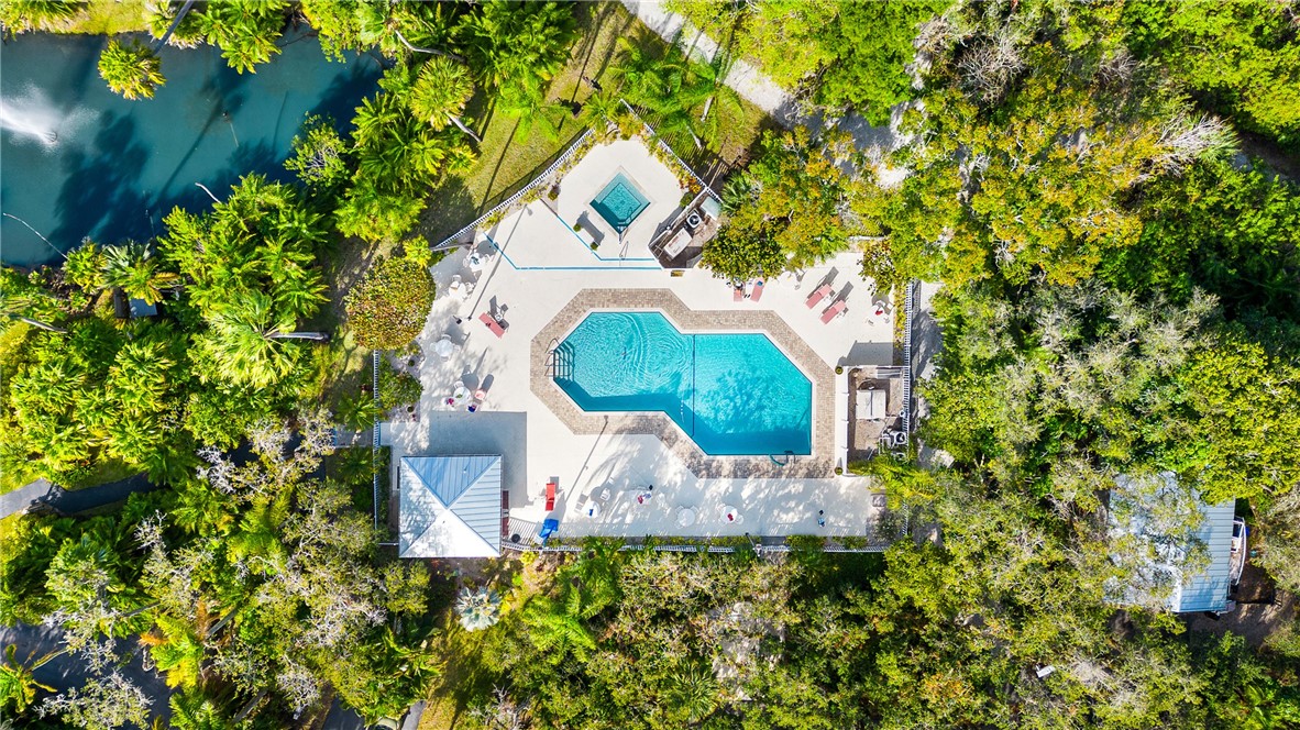 374 Hawthorne Lane