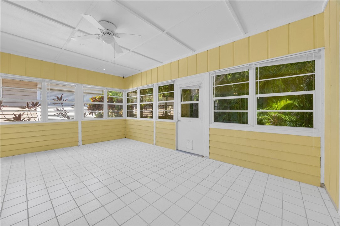 374 Hawthorne Lane