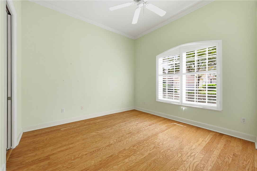 1332 W Island Club Square