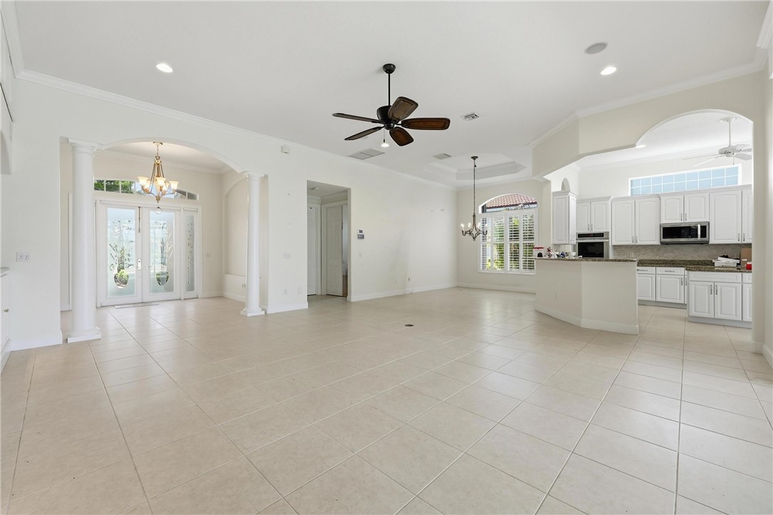 1332 W Island Club Square