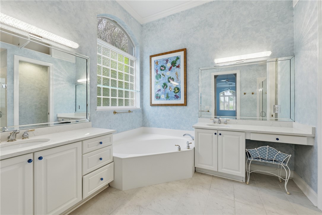 1332 W Island Club Square