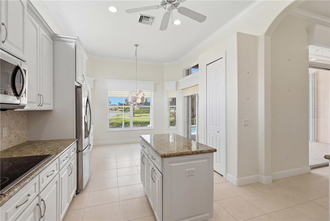 1332 W Island Club Square
