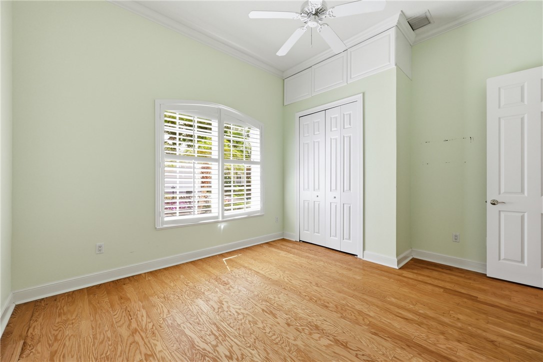 1332 W Island Club Square