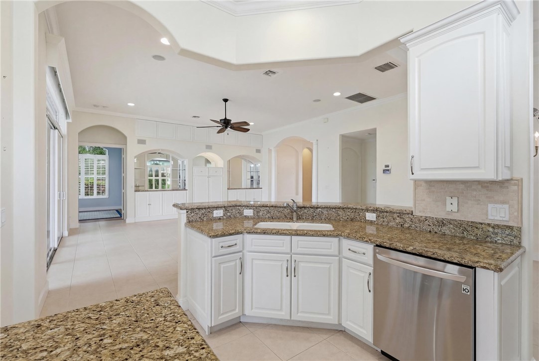 1332 W Island Club Square