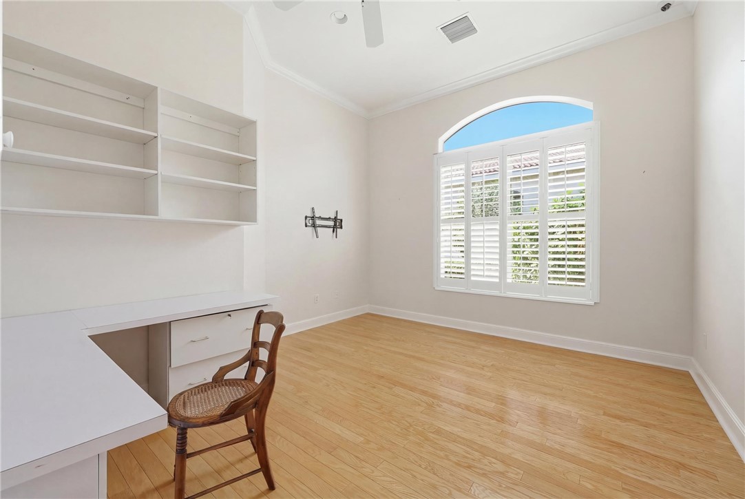 1332 W Island Club Square