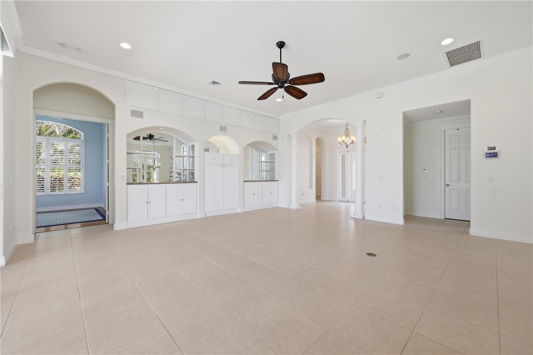 1332 W Island Club Square