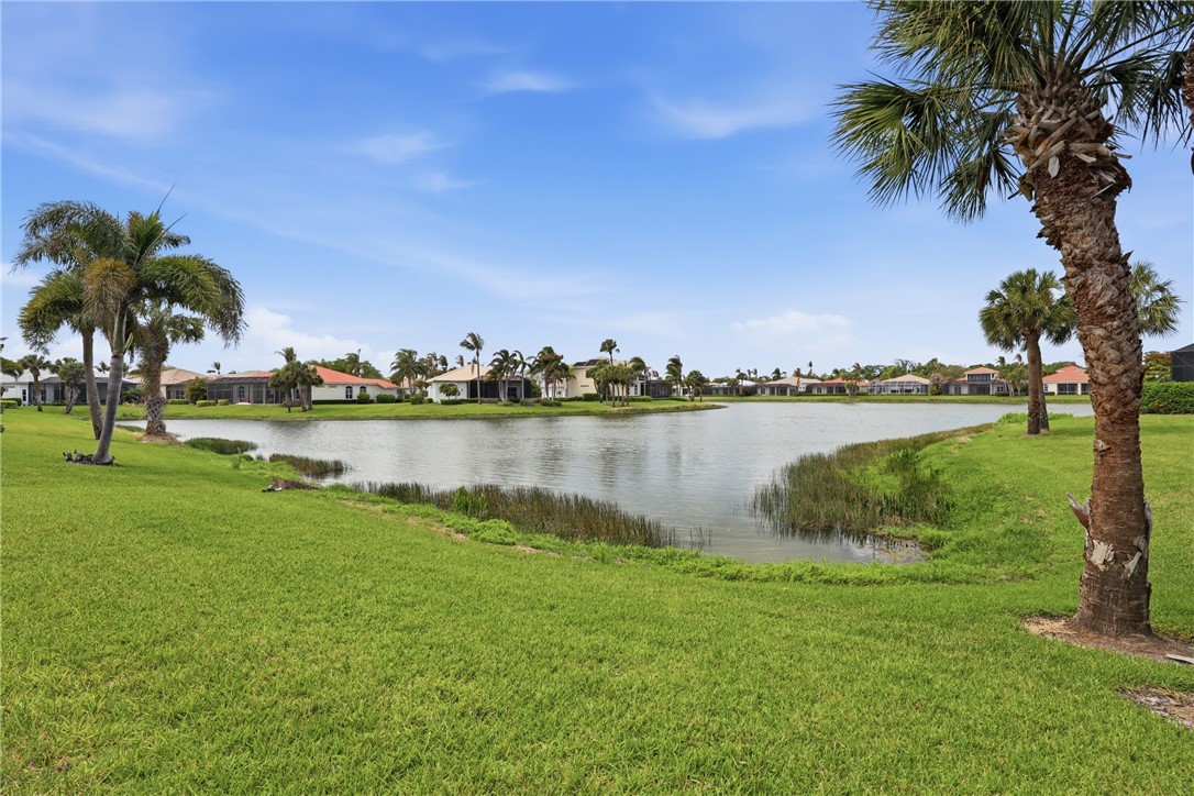 1332 W Island Club Square
