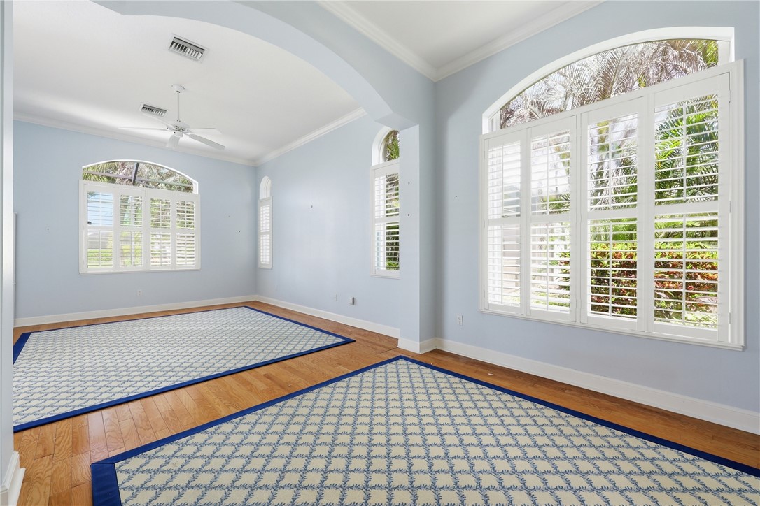 1332 W Island Club Square