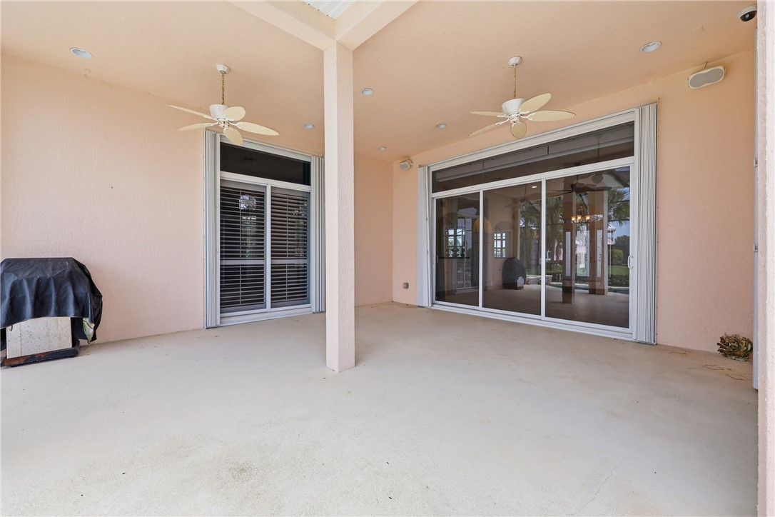 1332 W Island Club Square