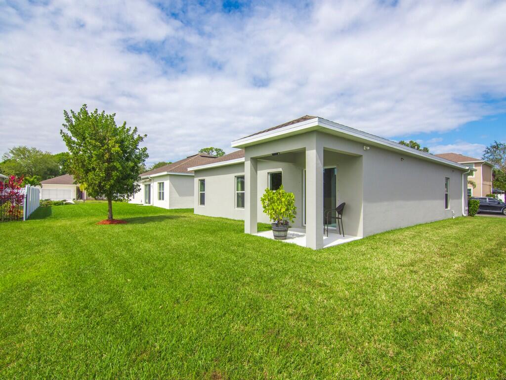 5317 Oakland Lake Circle