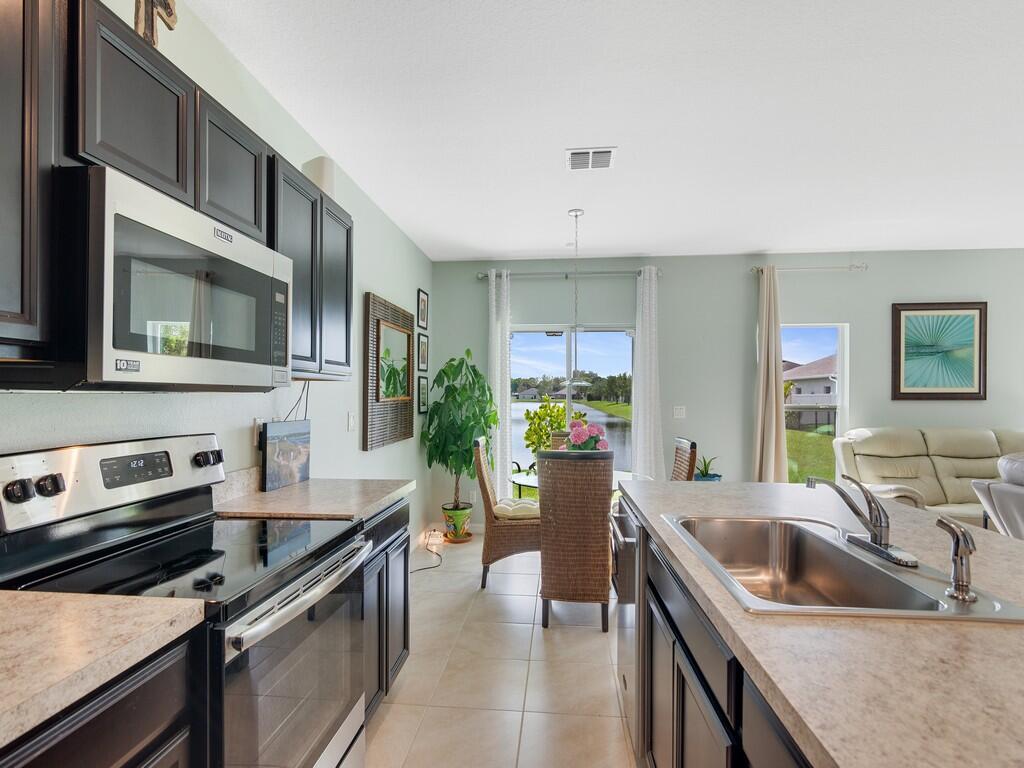 5317 Oakland Lake Circle