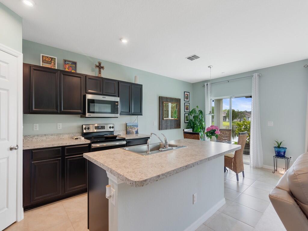 5317 Oakland Lake Circle