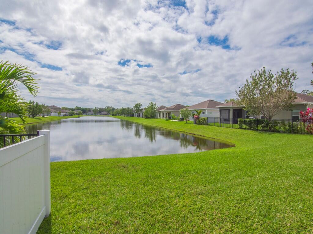 5317 Oakland Lake Circle