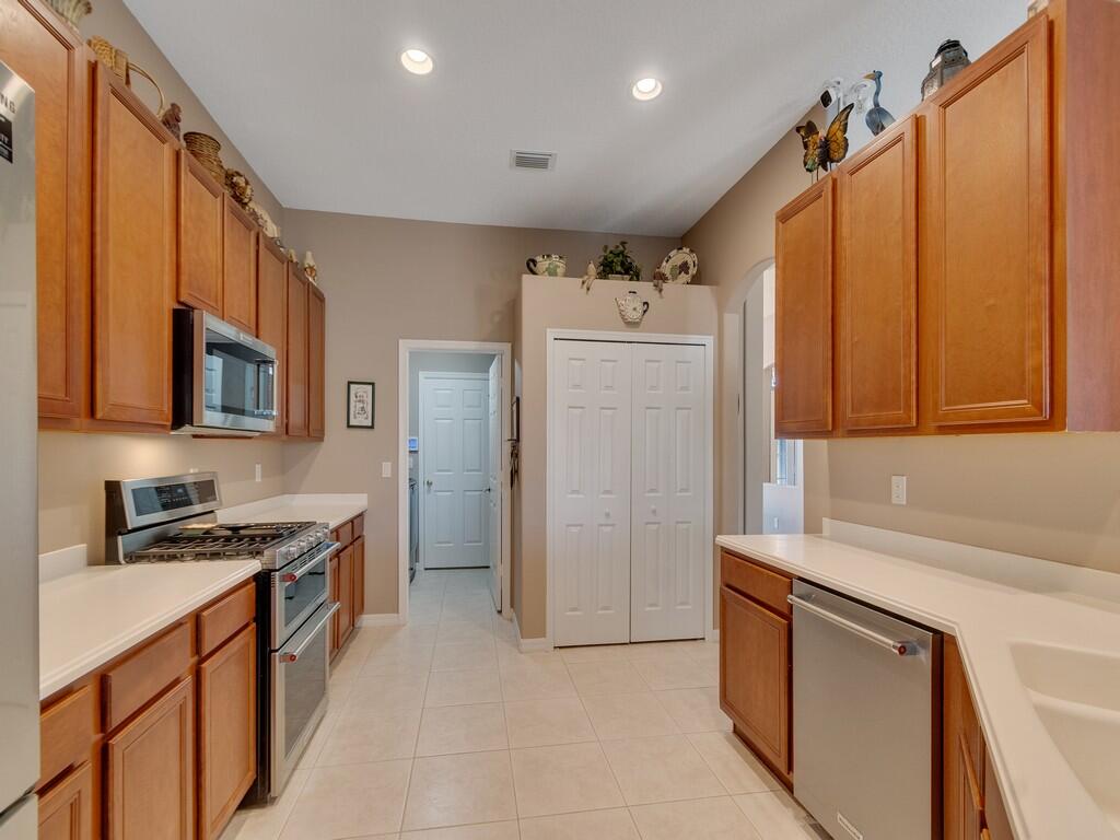 431 W Temple Court SW