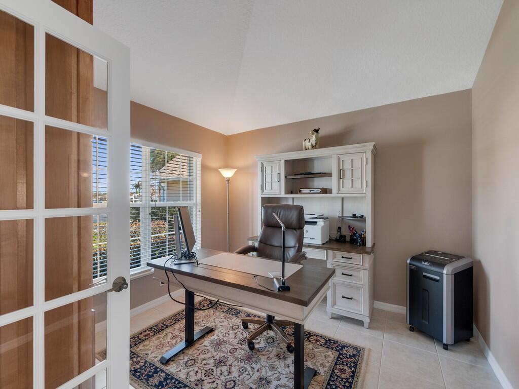 431 W Temple Court SW