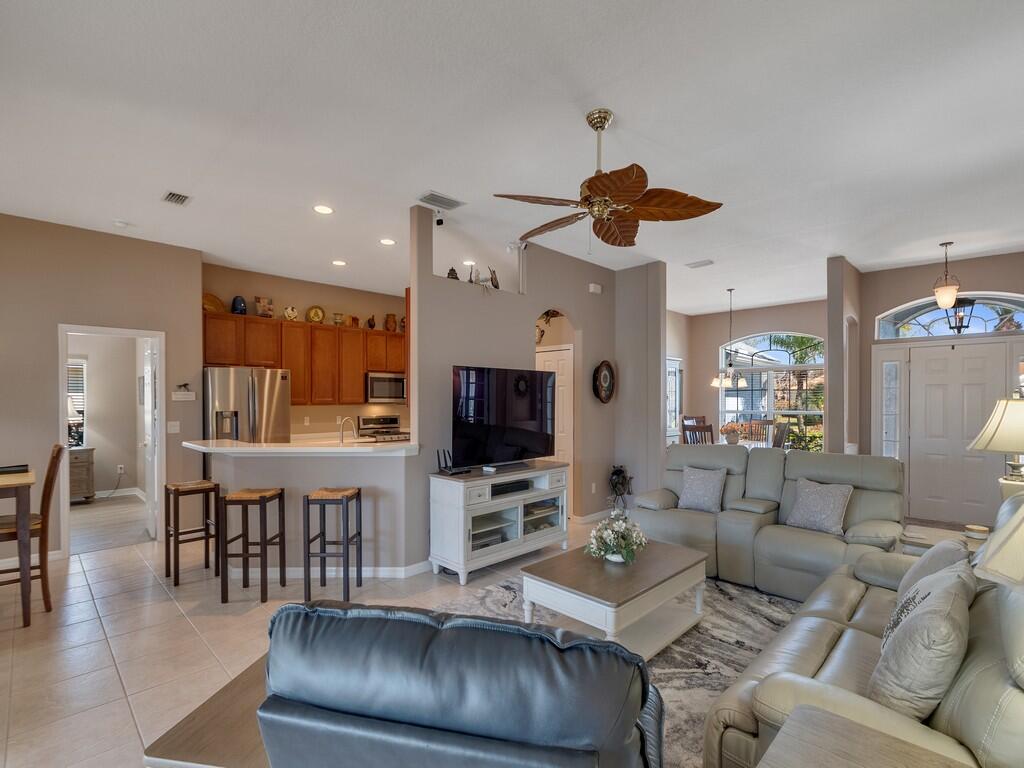 431 W Temple Court SW