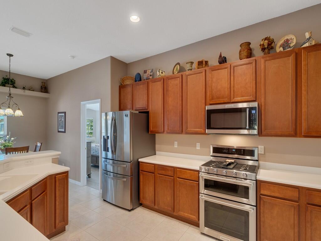 431 W Temple Court SW