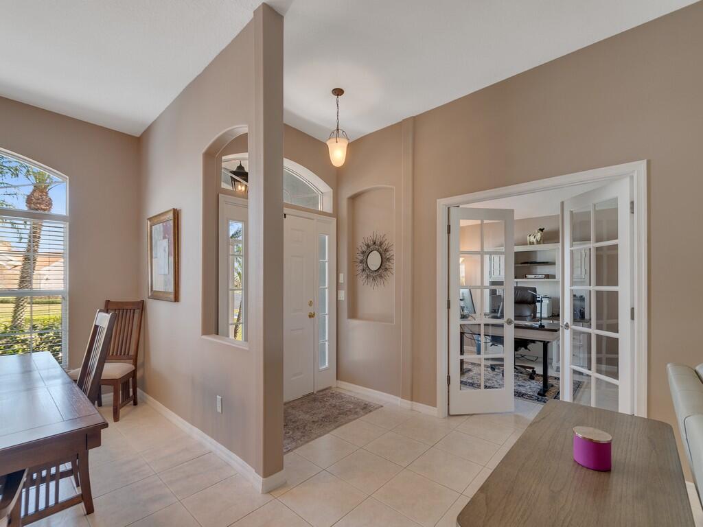 431 W Temple Court SW