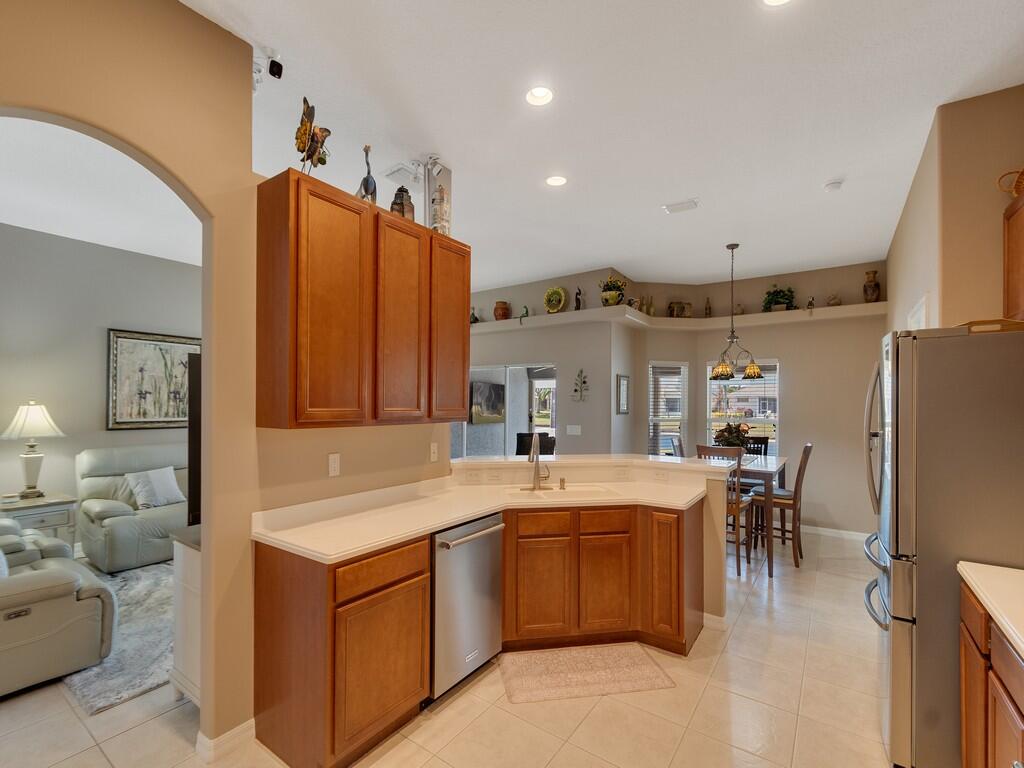 431 W Temple Court SW