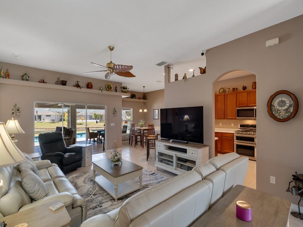 431 W Temple Court SW