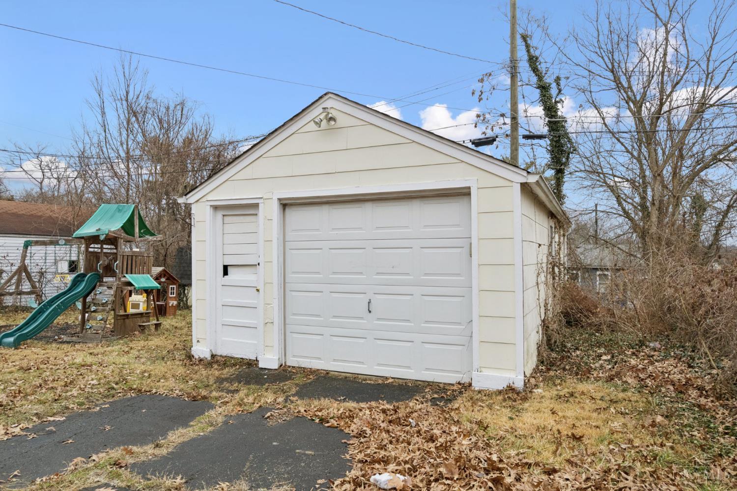 2412 Findlater Court