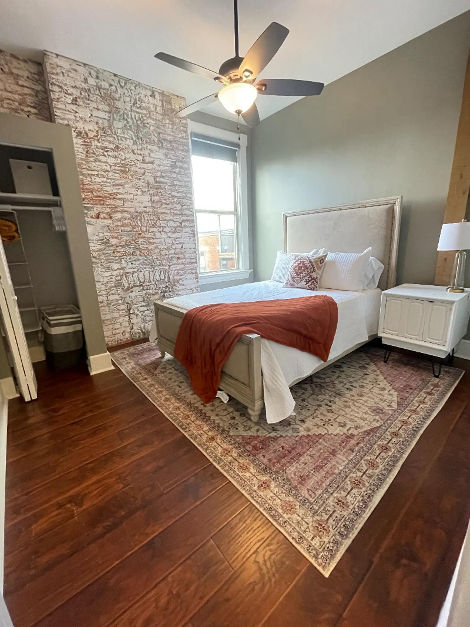 212 W 5th Street