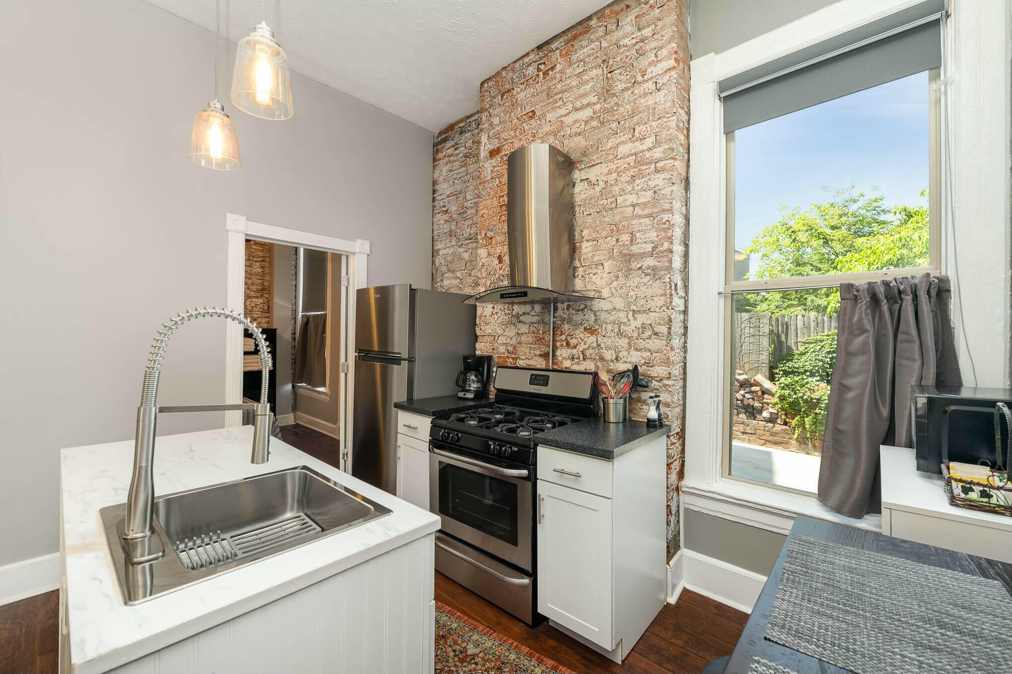 212 W 5th Street