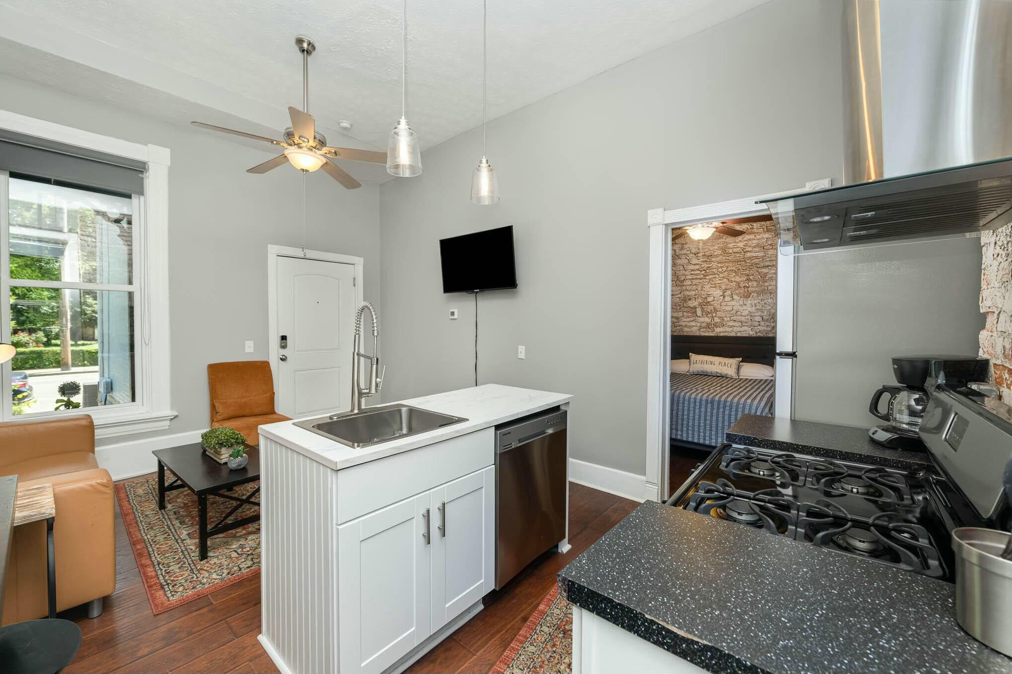 212 W 5th Street