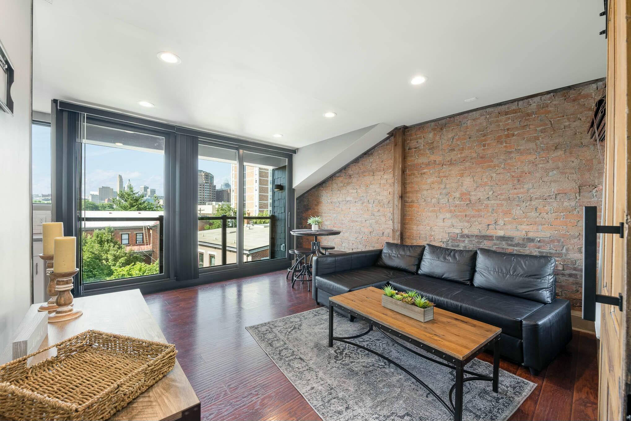 212 W 5th Street