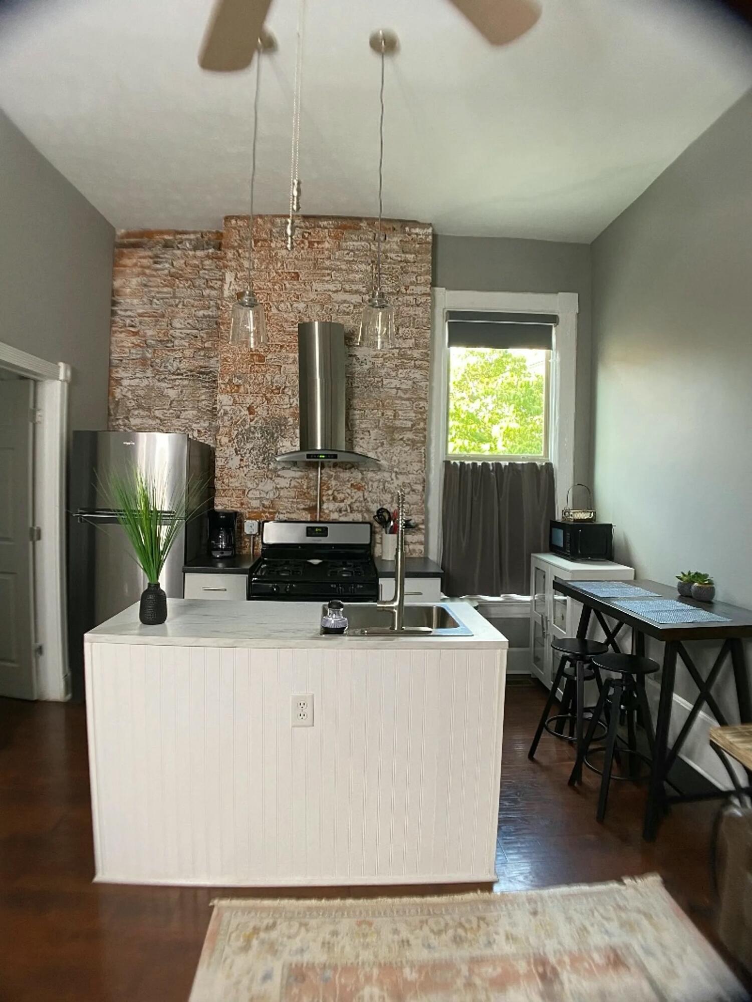 212 W 5th Street