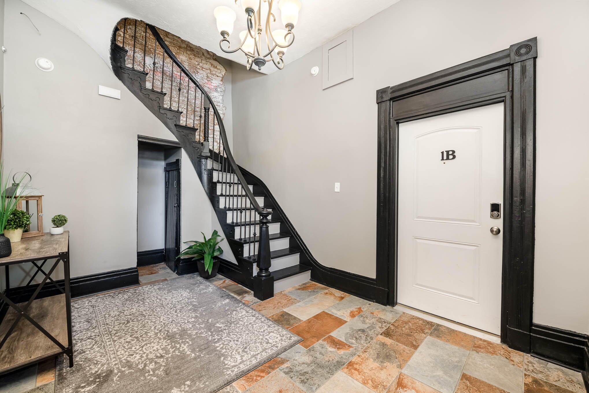 212 W 5th Street