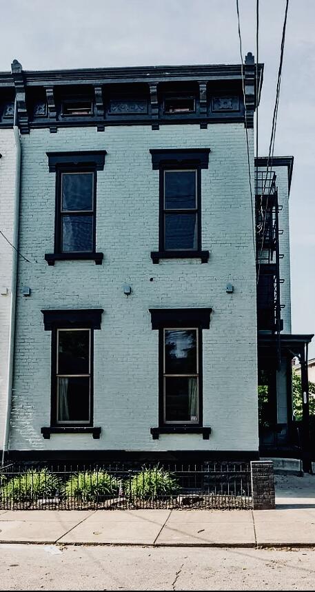 212 W 5th Street