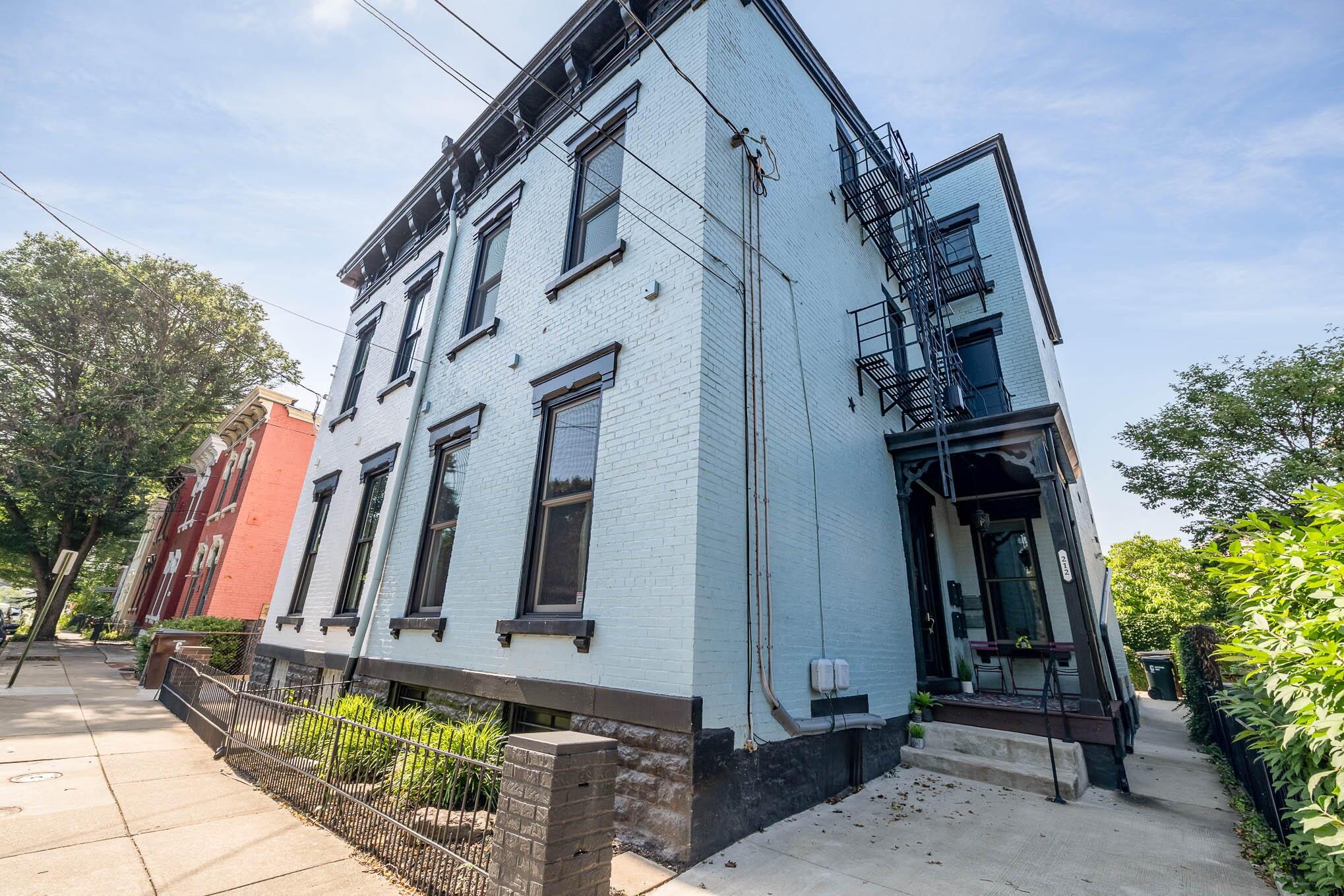 212 W 5th Street