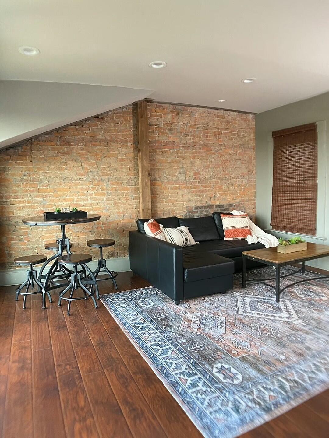 212 W 5th Street