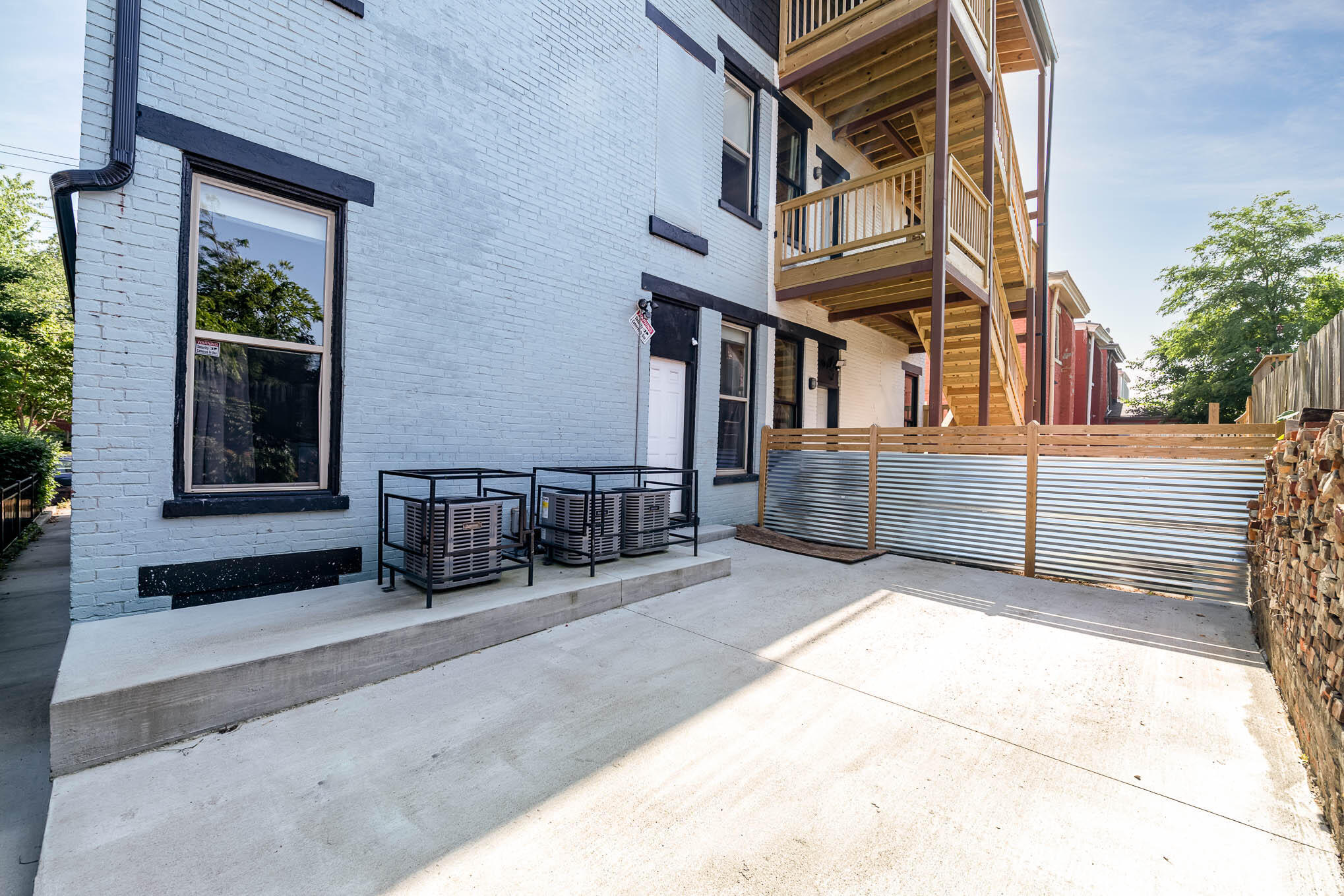 212 W 5th Street