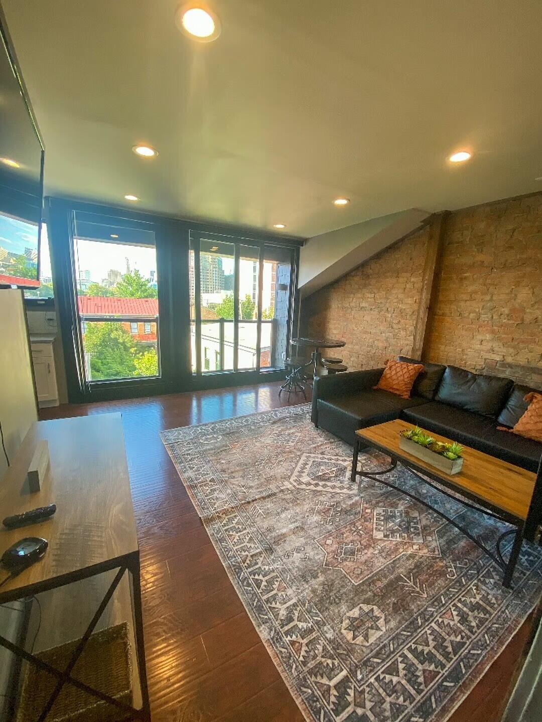 212 W 5th Street