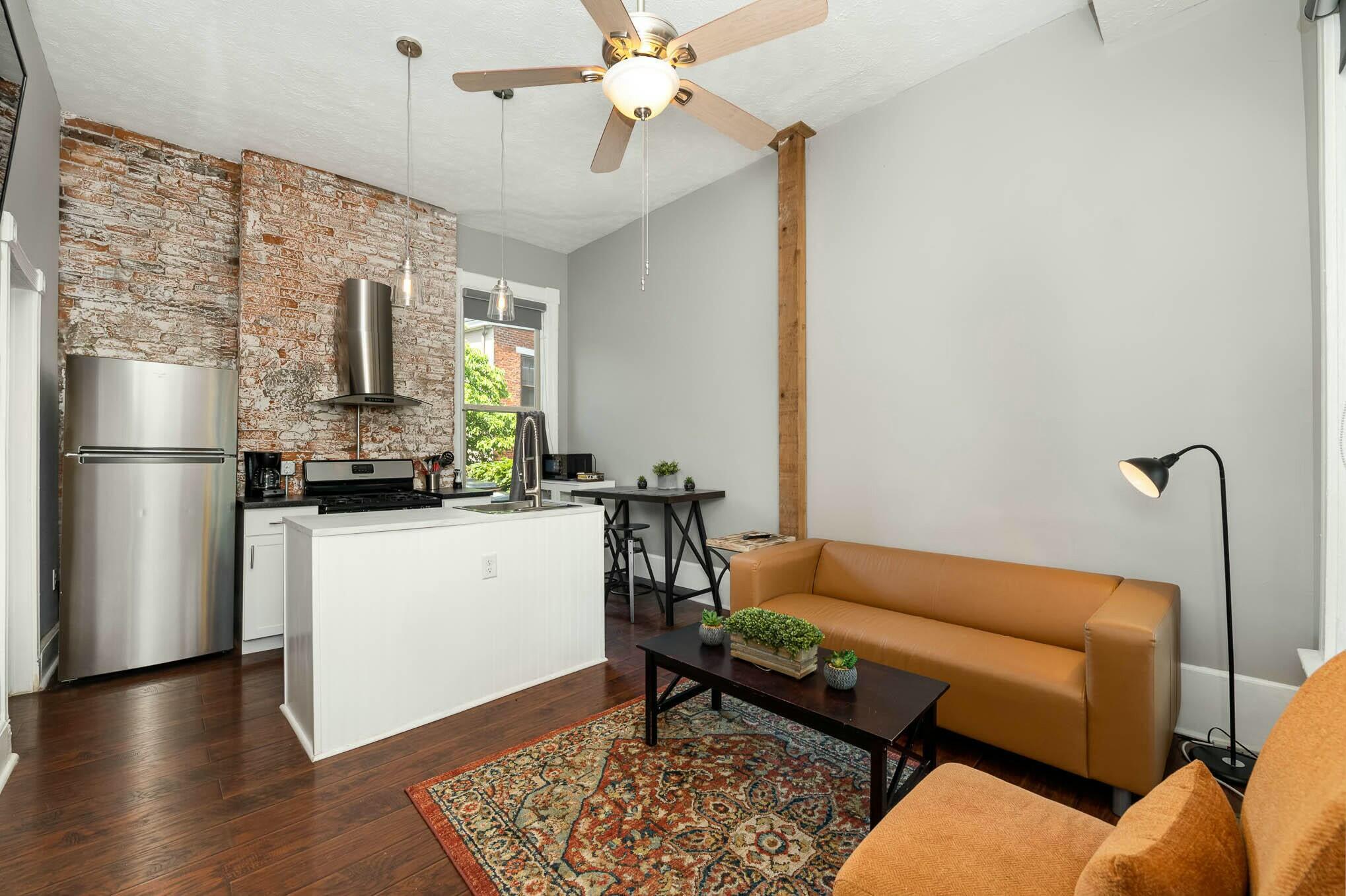 212 W 5th Street