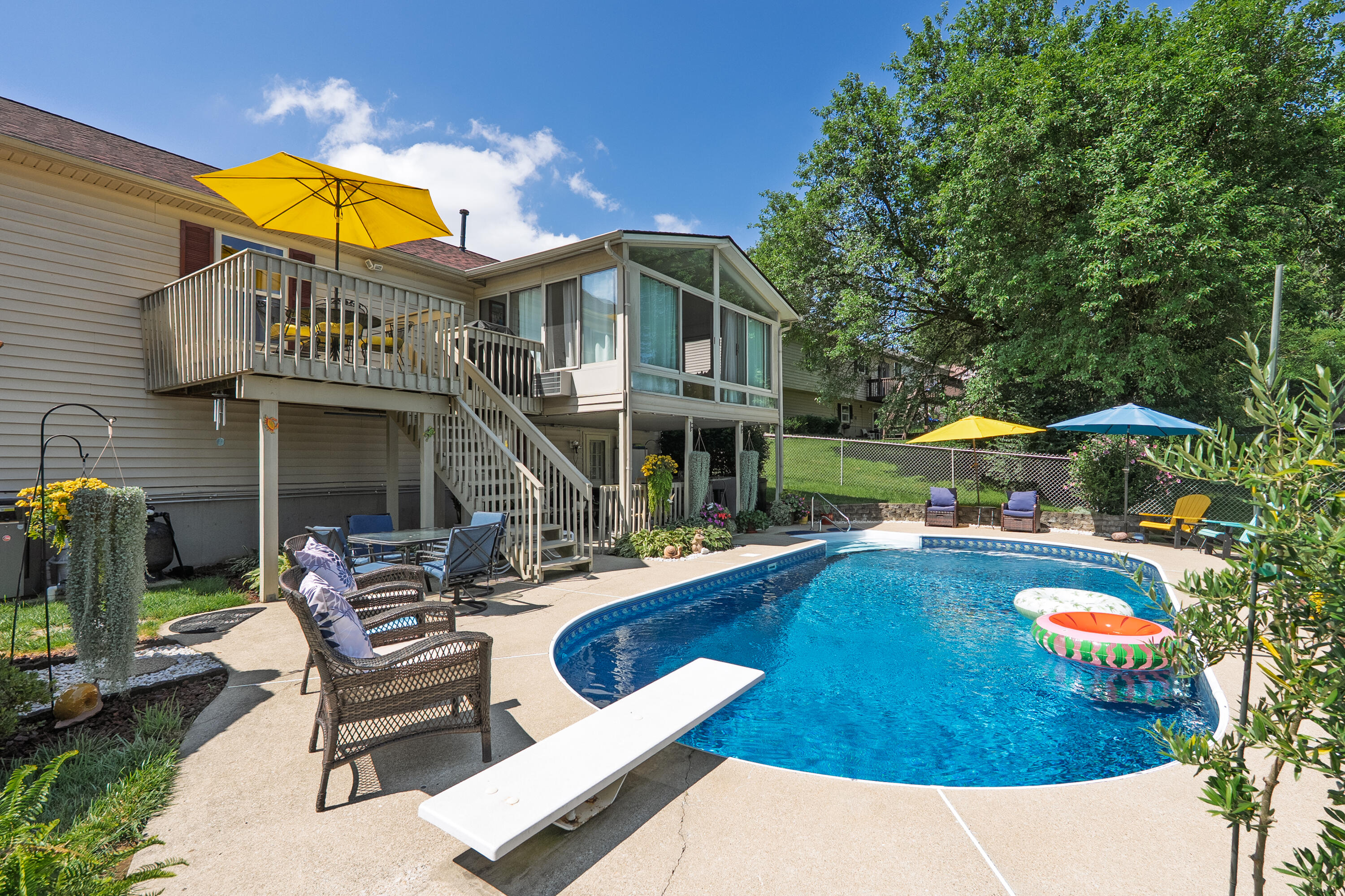 1212 Farmcrest Drive