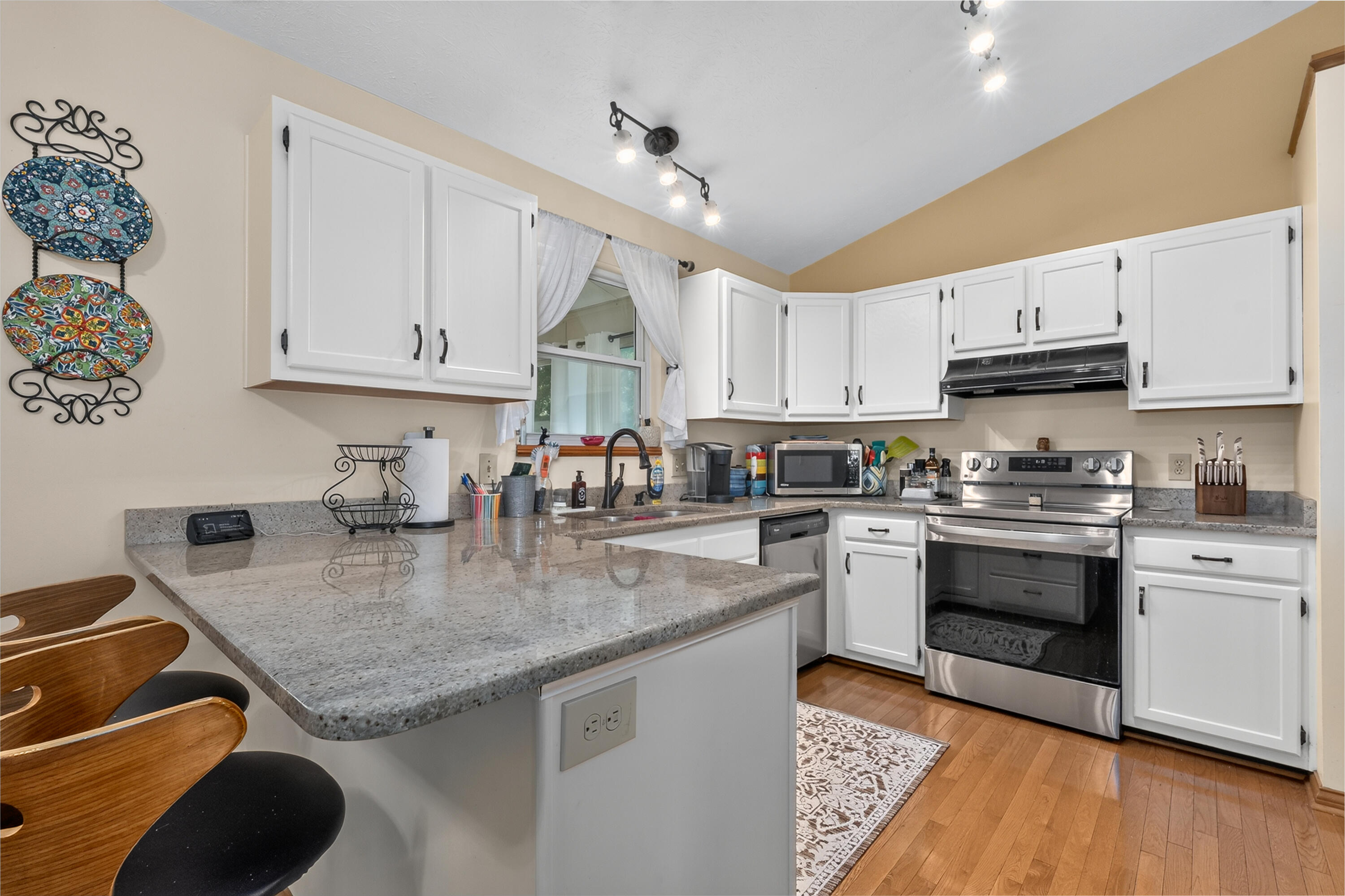 1212 Farmcrest Drive