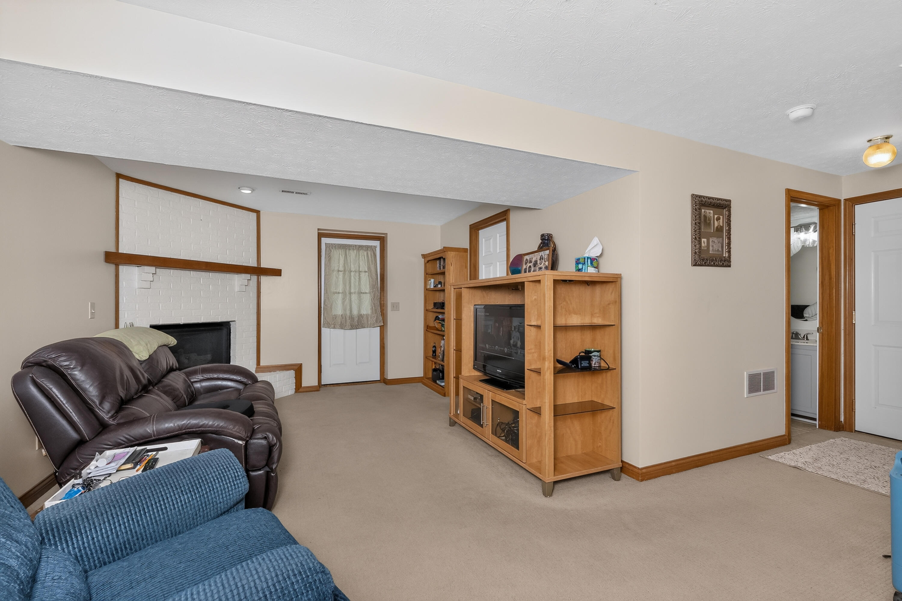 1212 Farmcrest Drive