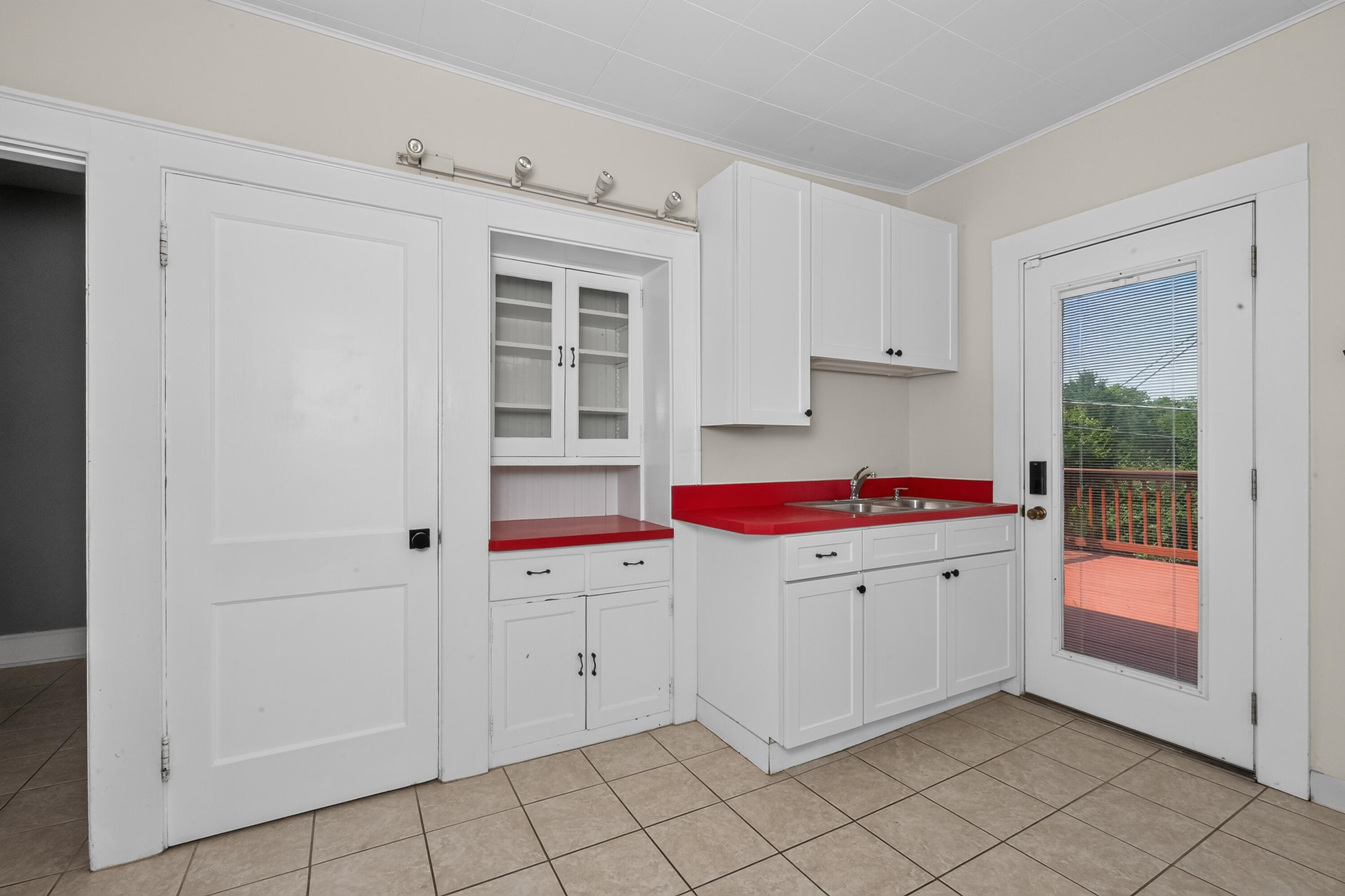 5 Pleasant Ridge Avenue