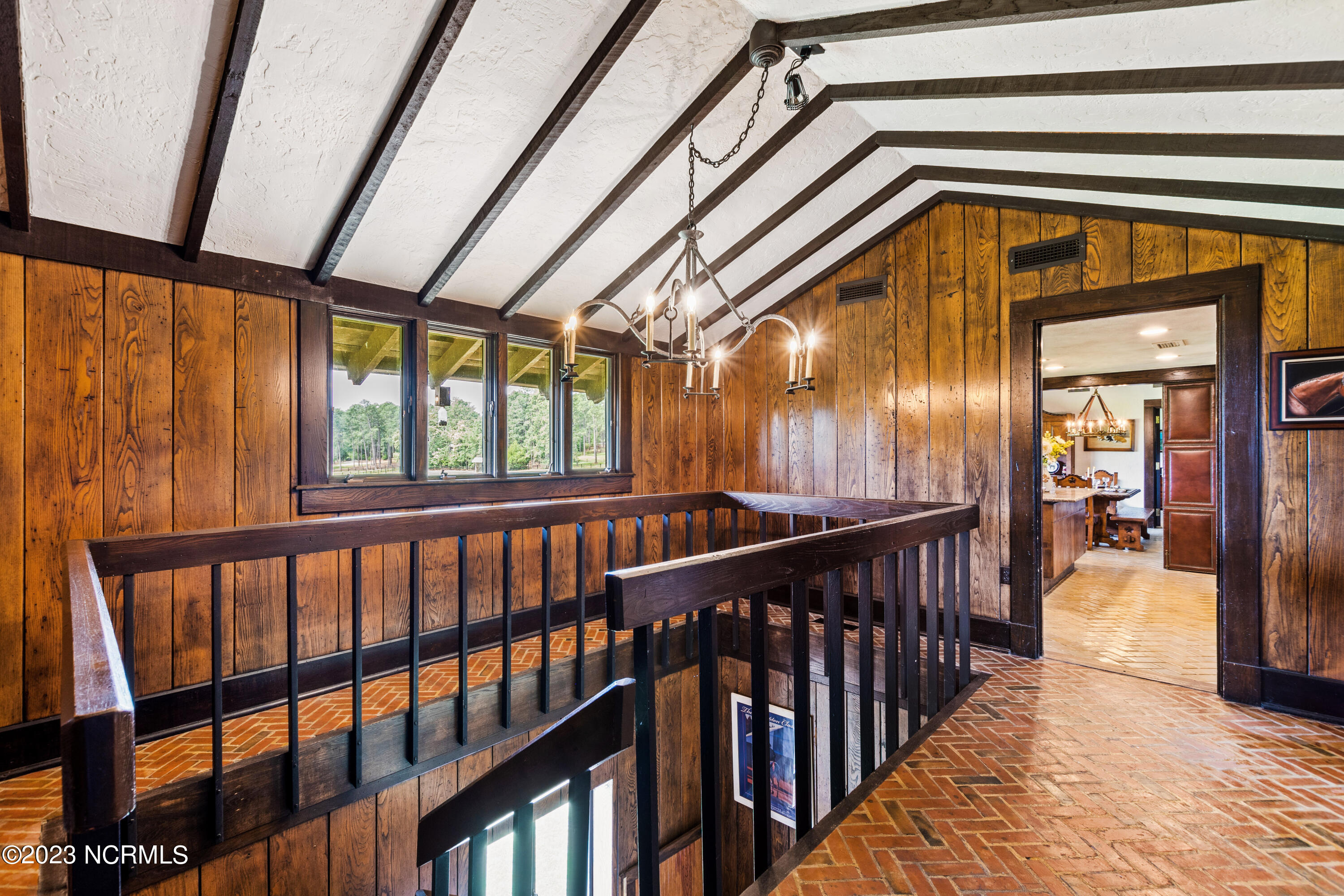 222 Cross Country Lane