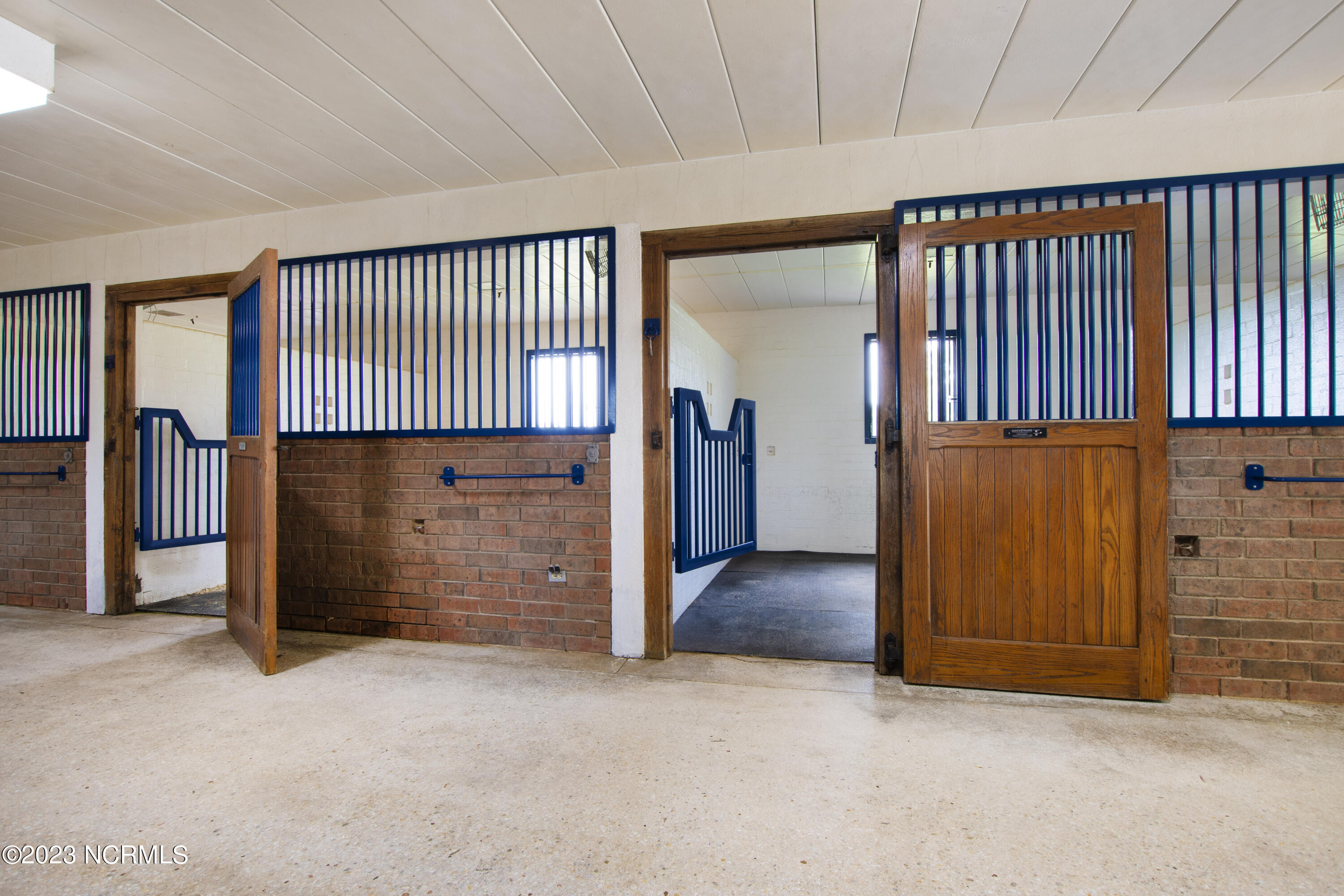 222 Cross Country Lane