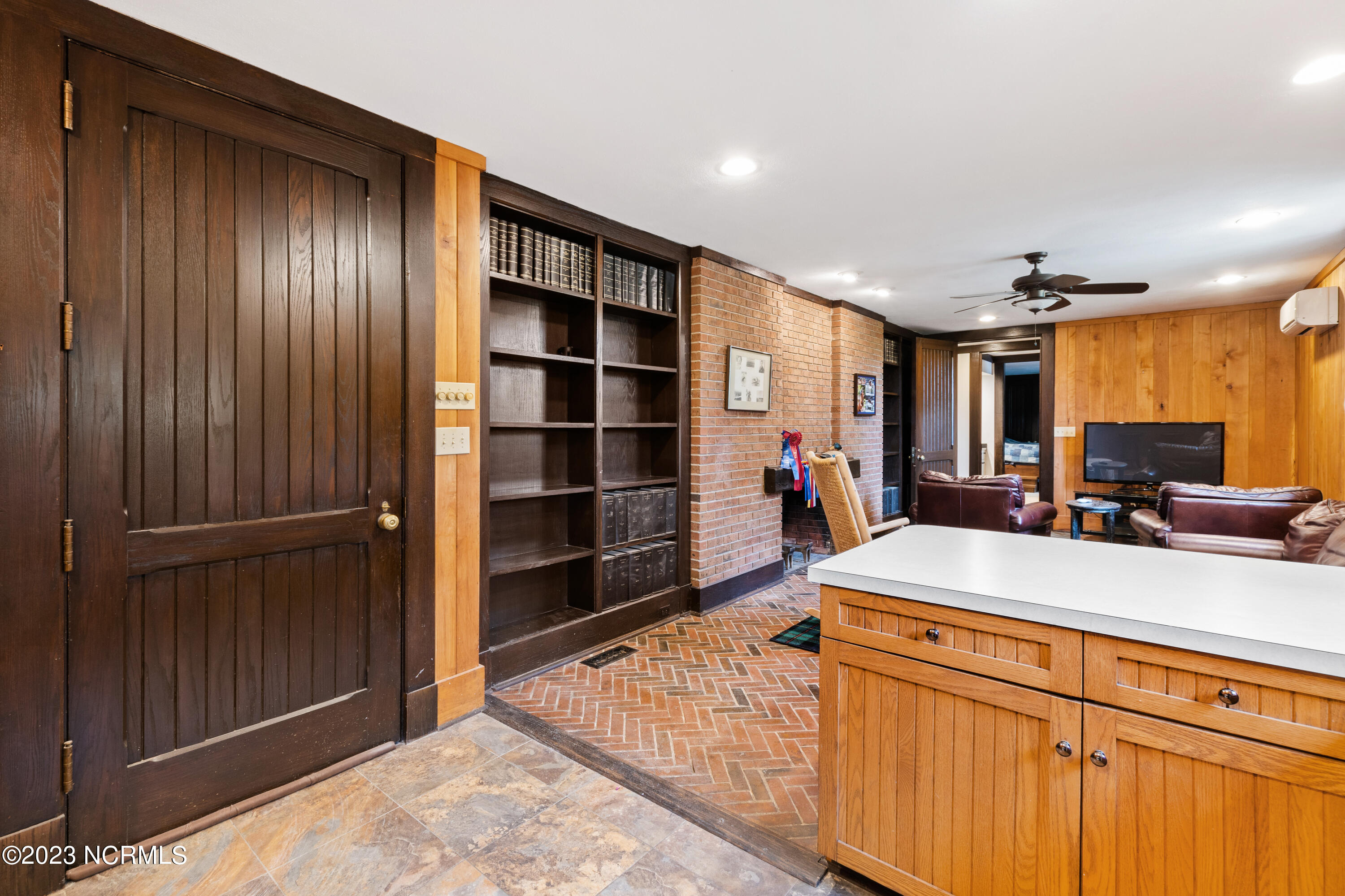 222 Cross Country Lane