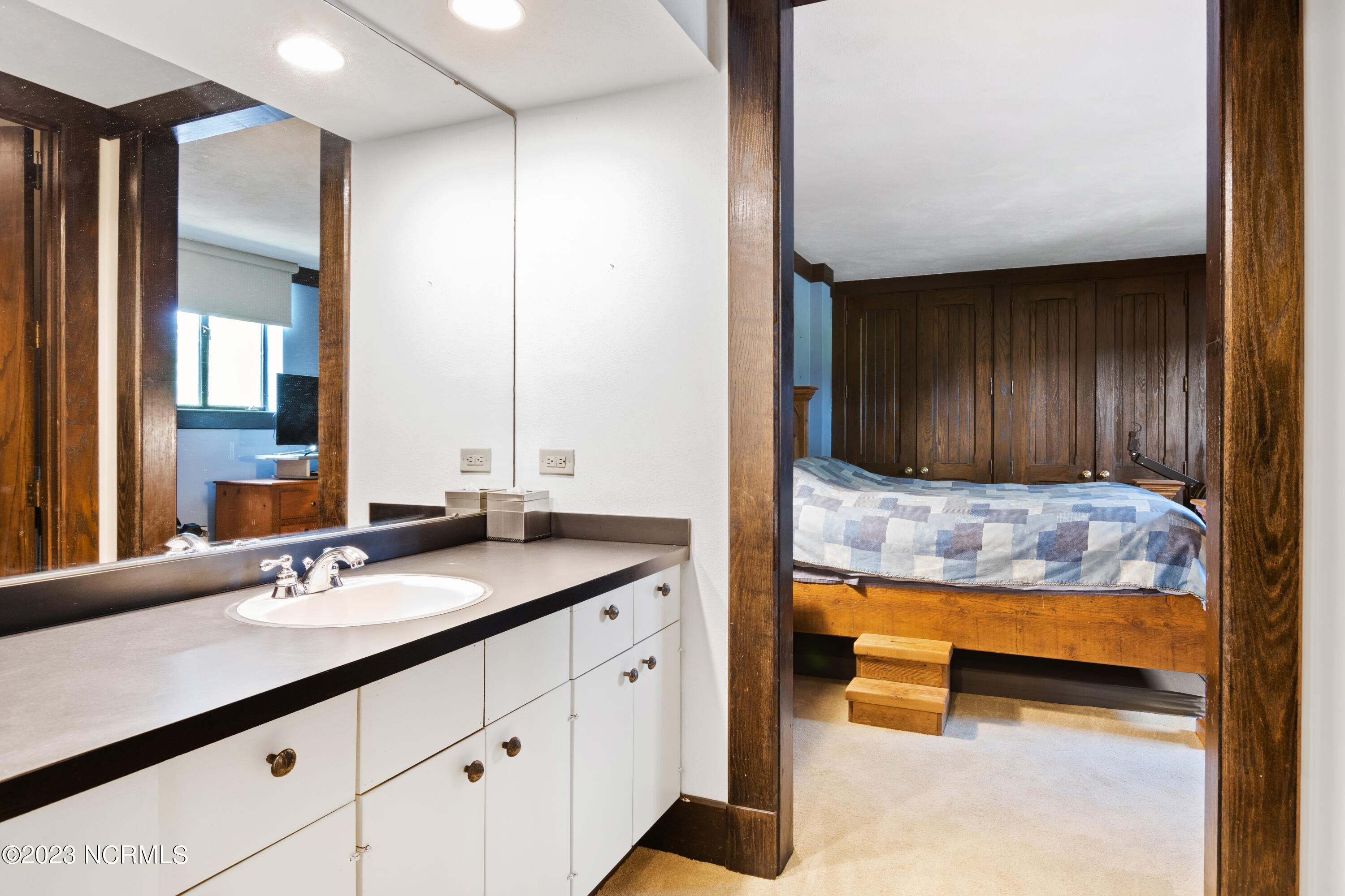 222 Cross Country Lane